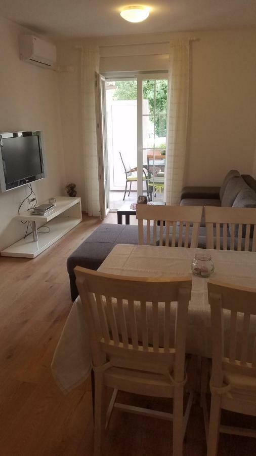 Apartmani Diana Medulin Kültér fotó